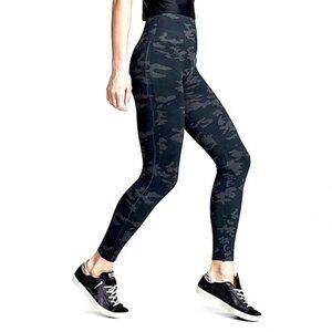 SPANX Seamless Leggings Core & Tummy Control Small Black‎ Camo